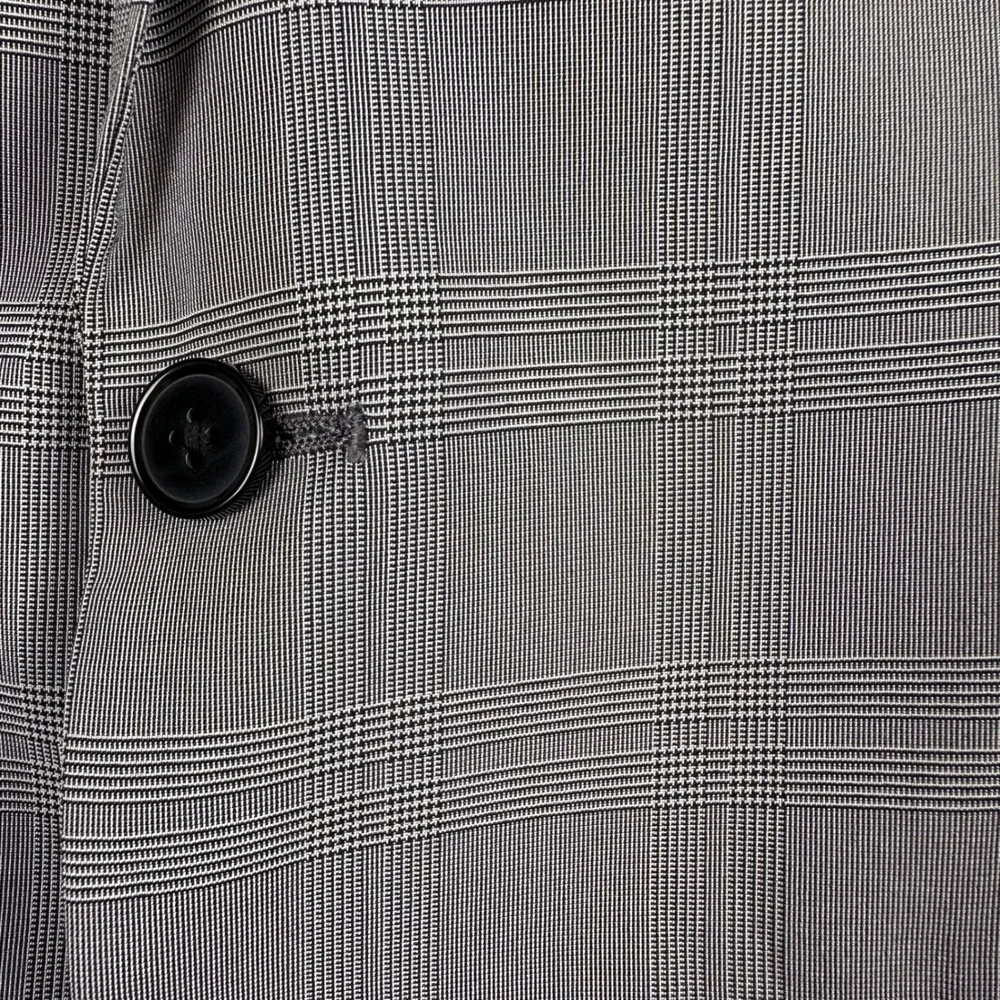 Men's Light Gray Windowpane Sport Coat - Modern Tailored Blazer